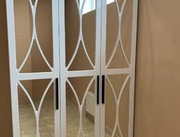 Шкаф распашной №10