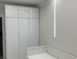 Шкаф распашной №108 трехдверный